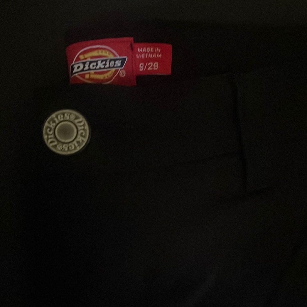 Black skinny leg dickies , they don’t have tags, but never worn, only tried on.